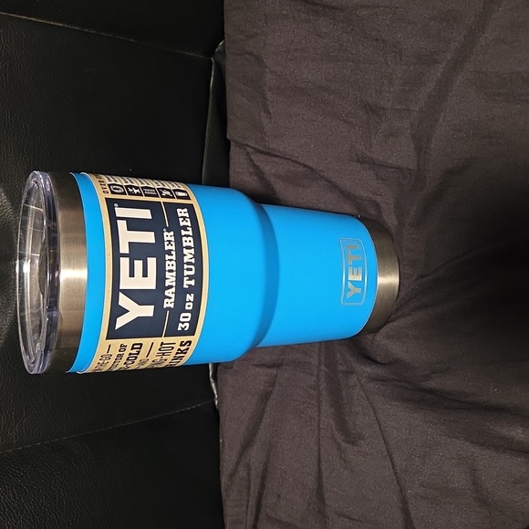 YETI Rambler 30 oz Tumbler in Bright Wave Blue - Picture 6 of 6